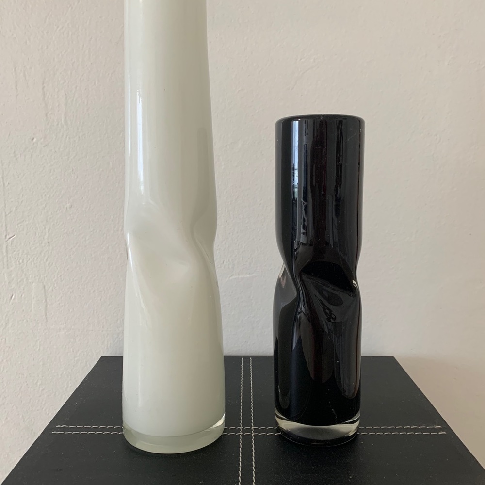 Vases - Picture 2 of 4